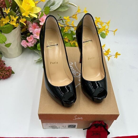 SOLD!!! Christian Louboutin new very Prive patent pumps size 35.5 made in Italy. - Picture 5 of 10